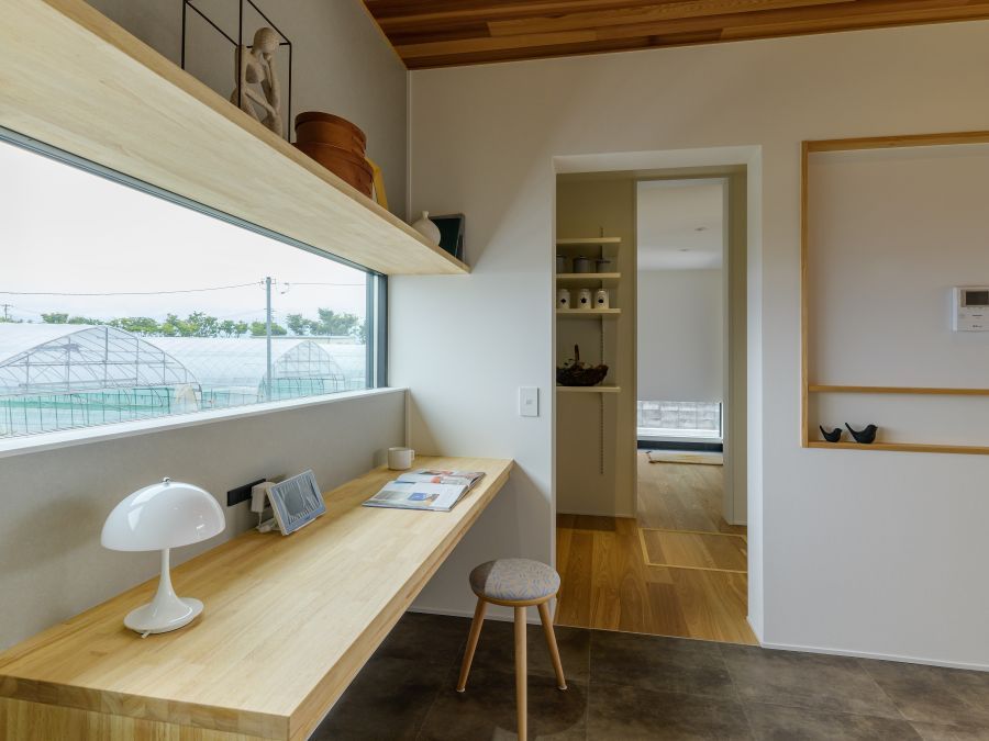 キッチン横の“ちょこっとカウンター”、暮らしにちょうどいい場所