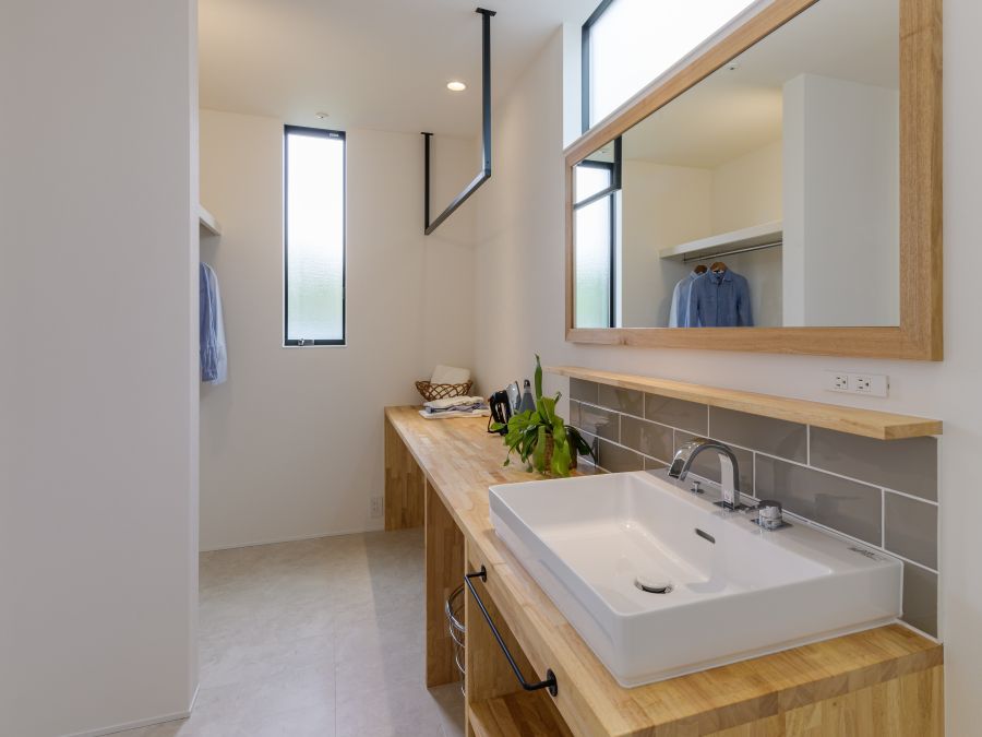 家事と身支度がゆるやかにつながる、洗面室の工夫